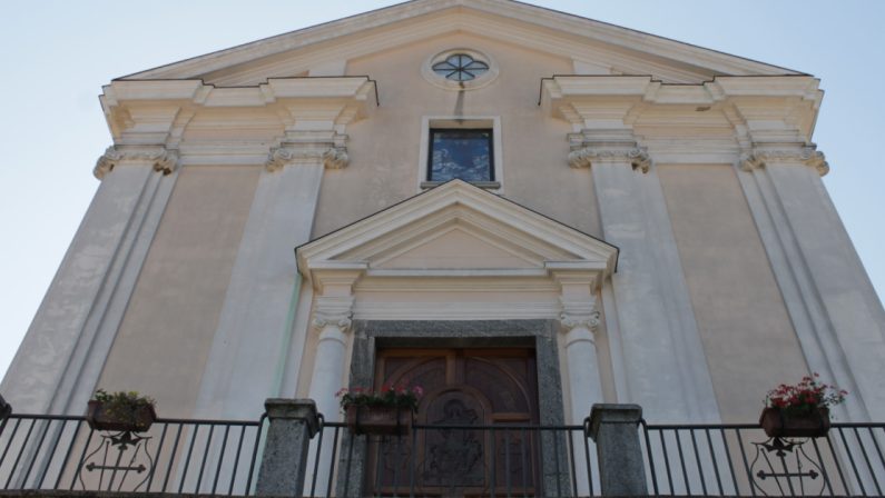 Ruba le offerte votive dalla chiesa, scoperto dai carabinieri