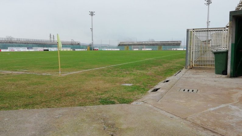 Stadio in condominio e manto erboso stressato, l’Fc Lamezia Terme a rischio trasloco