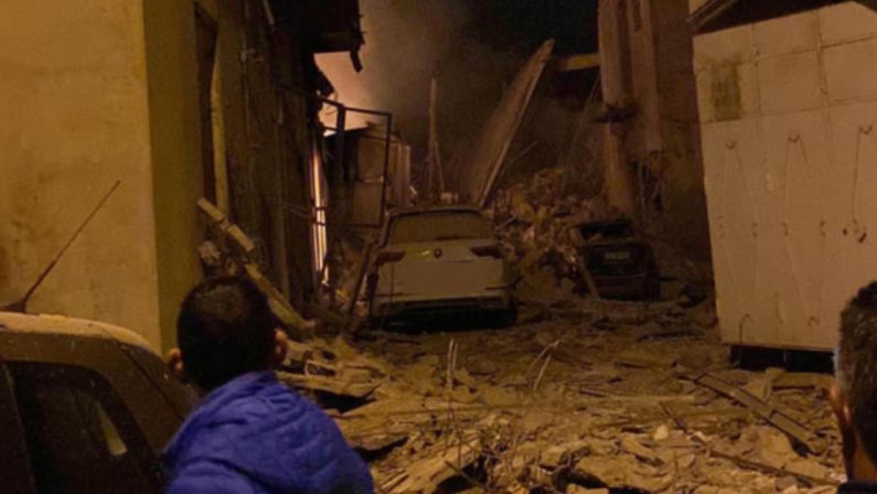 Esplosione in una palazzina in Sicilia: diverse vittime, si cercano i dispersi
