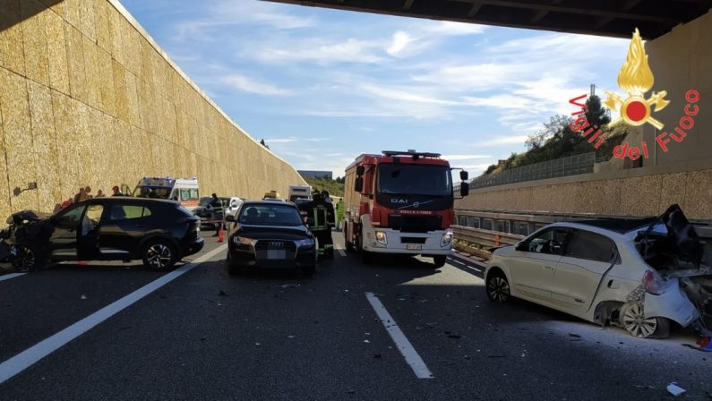 Incidente sulla A2 vicino allo svincolo di Villa San Giovanni: tre auto coinvolte