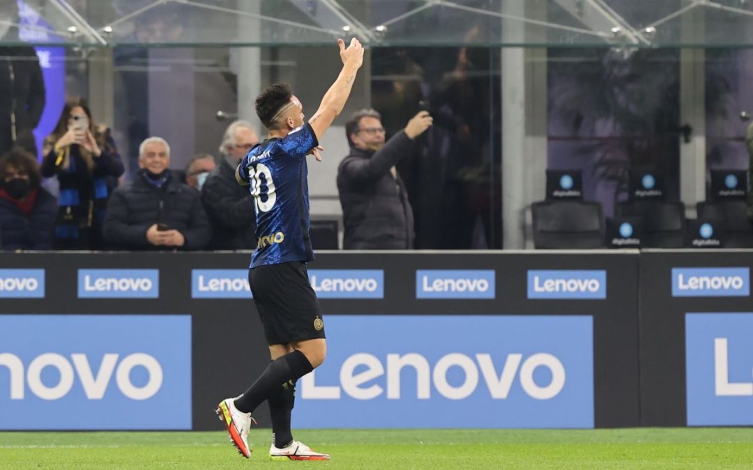 Cagliari travolto a San Siro, Inter da sola in testa