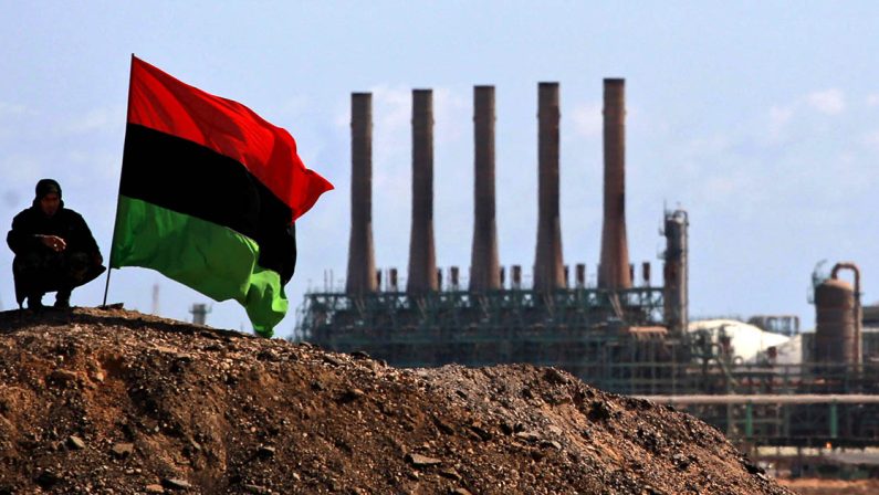 Libia sempre più instabile, niente gas per l’Eni. Italia in silenzio e fuori dai giochi