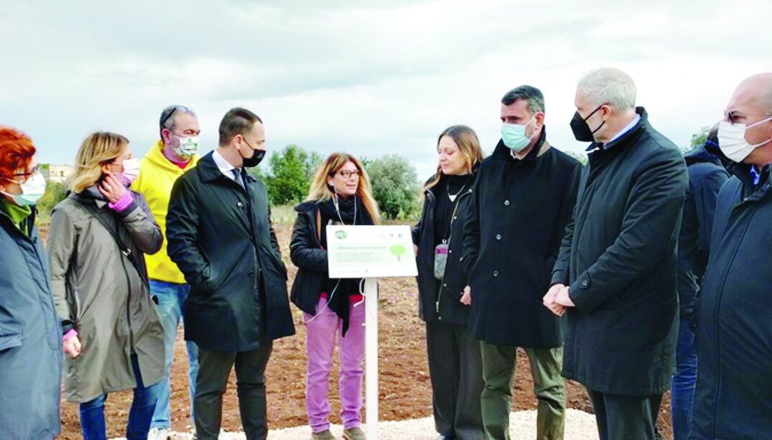 Taglio del nastro ieri per la nascita del parco urbano nell’area industriale della città