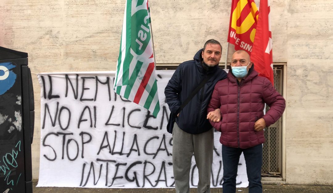 La protesta davanti alla sede dell'Asp di Cosenza