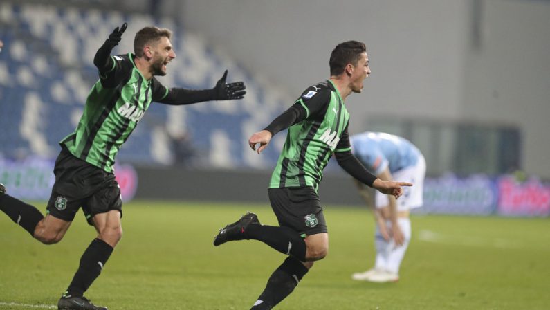 Berardi e Raspadori, il Sassuolo piega la Lazio 2-1
