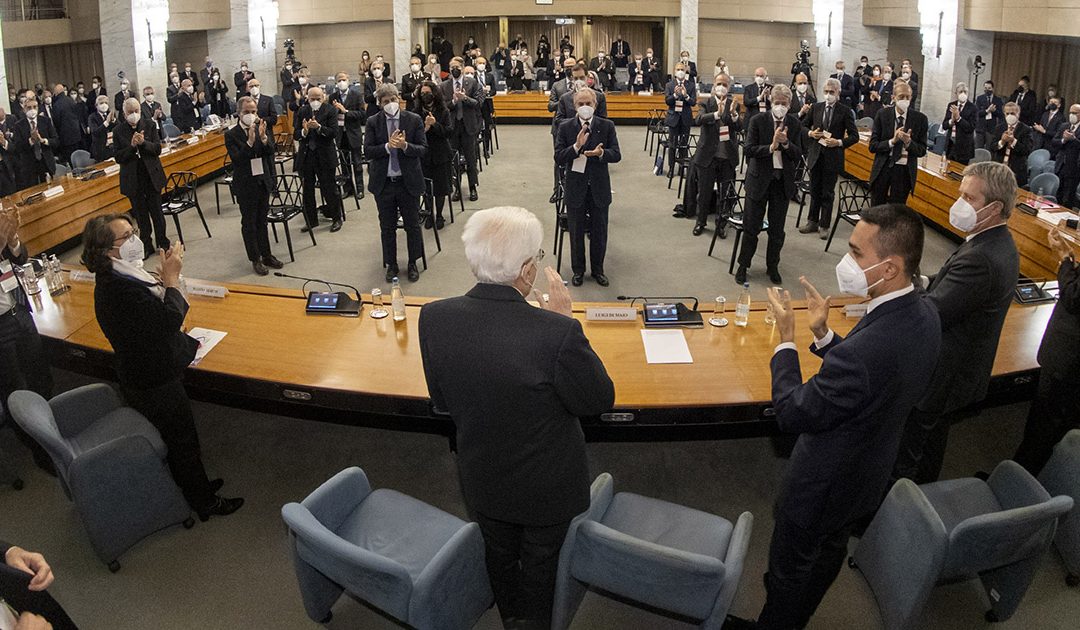 Il Presidente Sergio Mattarella riceve l'applauso dei presenti al termine del suo intervento alla XIV Conferenza degli Ambasciatori e delle Ambasciatrici d’Italia
