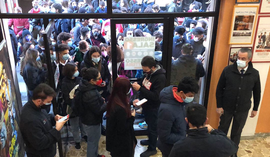 VIDEO – Cosenza, Spider Man arriva in sala ed è corsa al botteghino