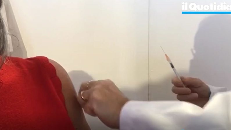 «I 25 euro ai medici per le vaccinazioni? Solo una promessa di Occhiuto»