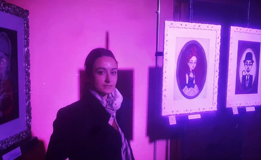 Antonella Giurgola con le sue opere esposte in questi giorni a Vibo
