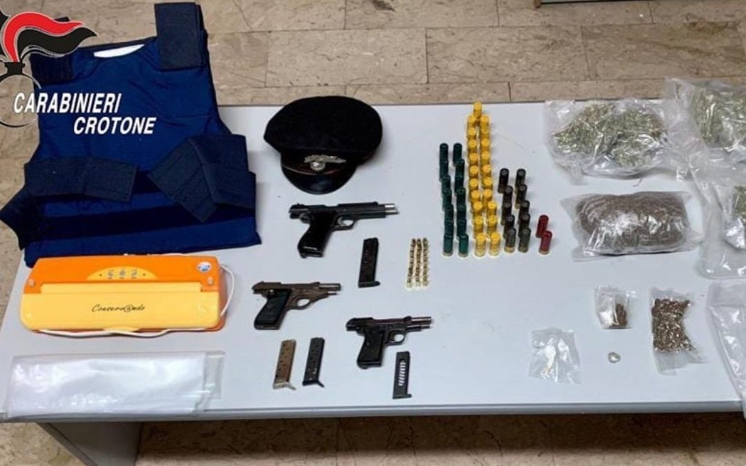 Le armi sequestrate a Isola Capo Rizzuto
