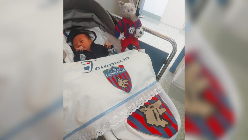 Lupi si nasce: il piccolo Tommaso Maria nella culla del Cosenza Calcio