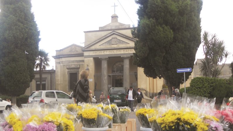 Vibo, scoperta shock al cimitero: trovati quattro scheletri sul tetto di una cappella