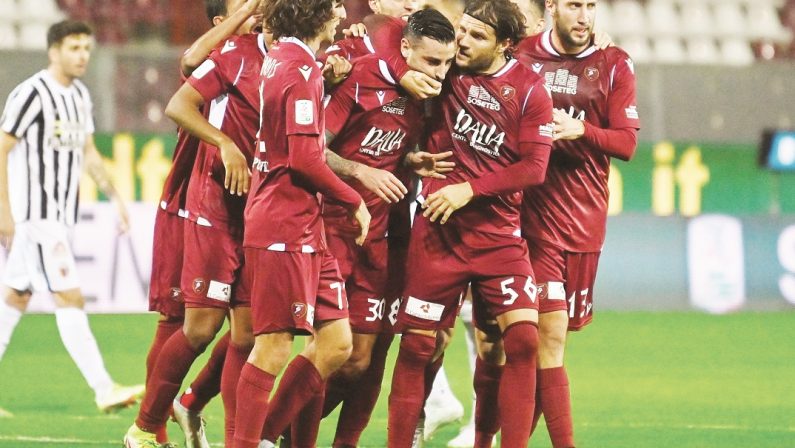 Serie B, dopo l'ennesima sconfitta la crisi della Reggina si fa più acuta