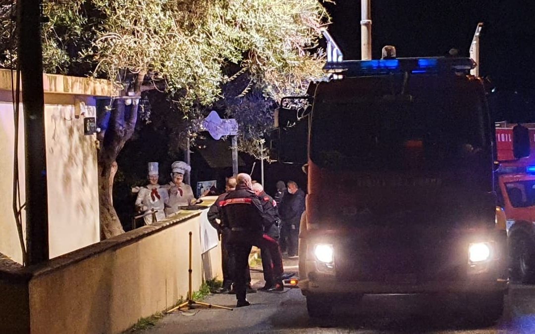 Distrutto da un incendio un bar ristorante sulla costa vibonese
