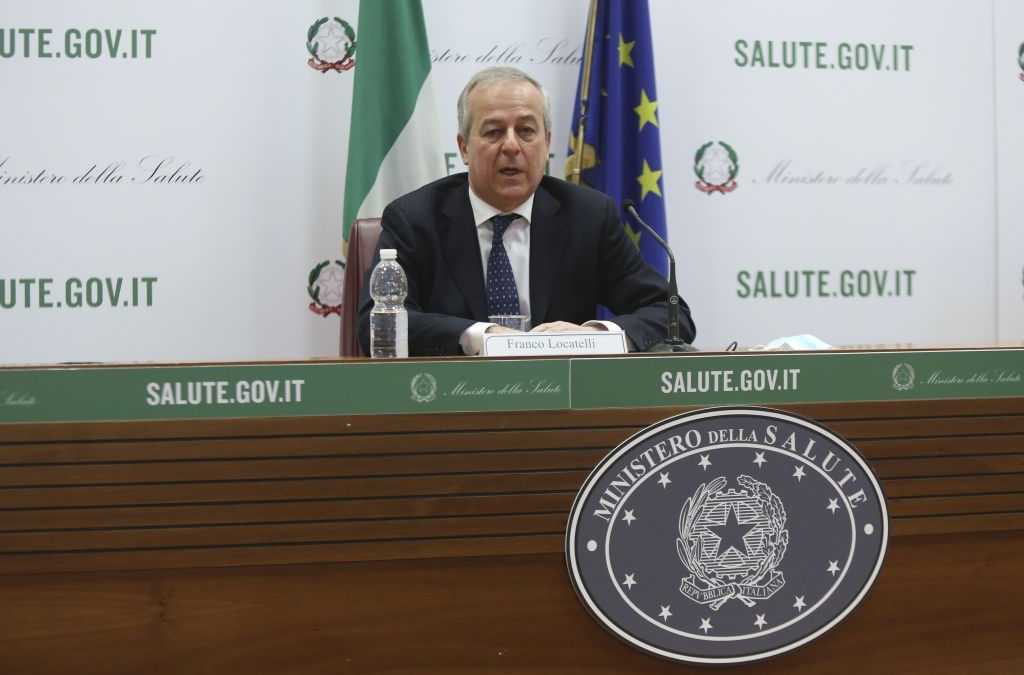 Covid, Locatelli “Variante Omicron meno grave ma va fermata”