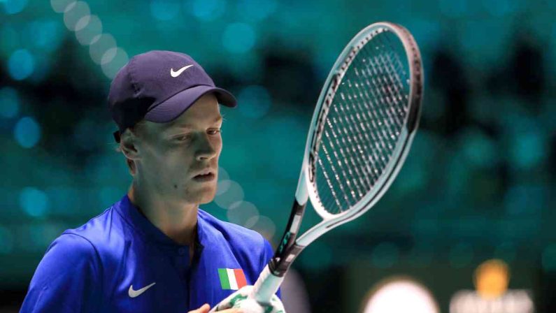 Sinner sbatte contro Tsitsipas e saluta gli Australian Open