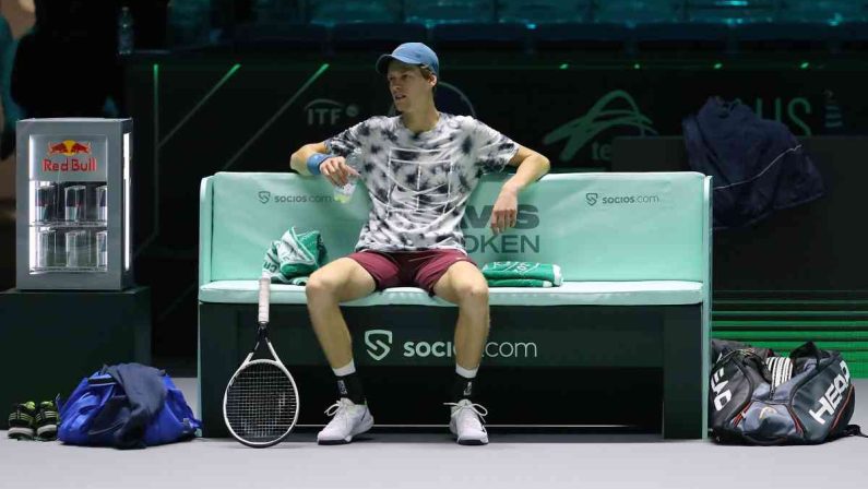 Sinner sbatte contro Tsitsipas e saluta gli Australian Open