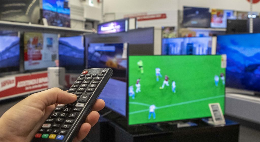 Blitz contro la pirateria tv in tutta Italia, nei guai 500 mila utenti