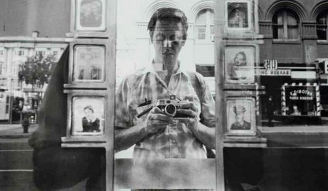 Autoscatto di Lee Friedlander (foto da www.fotografiamoderna.it)