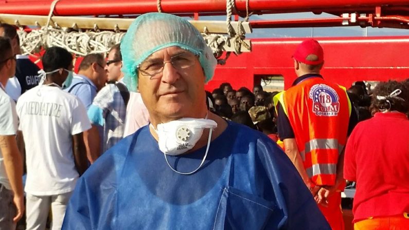 Medico si accascia a fine turno e muore all'hub vaccinale di Corigliano-Rossano
