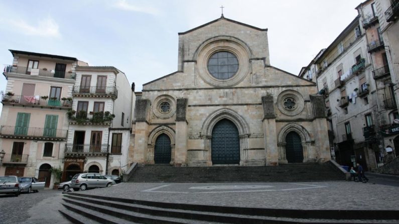 Un francobollo per gli 800 anni della Cattedrale di Cosenza