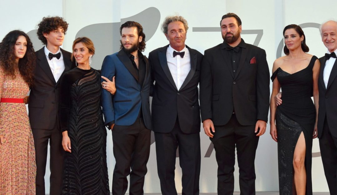 Paolo Sorrentino alla Mostra del Cinema di Venezia col cast di "E' stata la mano di Dio"