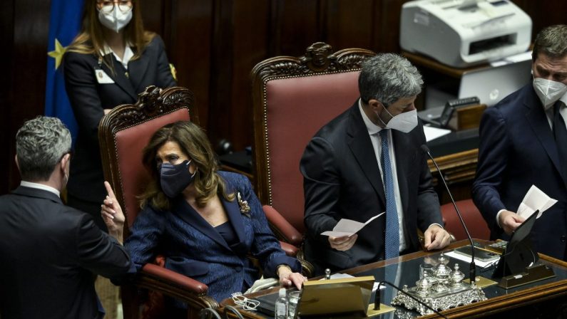 Quirinale, nuova fumata nera, Casellati si ferma a 382 voti