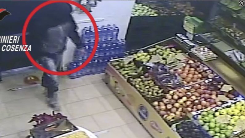 Due rapine a negozi di frutta e verdura, un arresto a Castrovillari