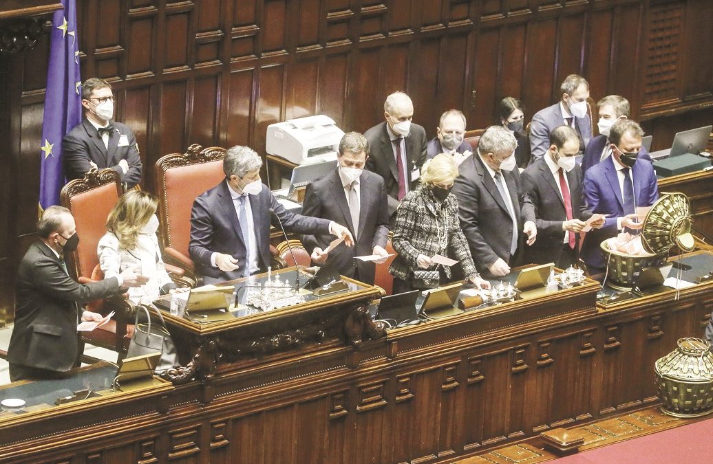 Lo spoglio a Montecitorio per l'elezione di Mattarella
