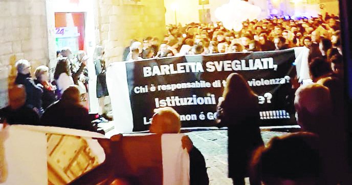 La fiaccolata promossa in città  dopo la morte di Claudio Lasala