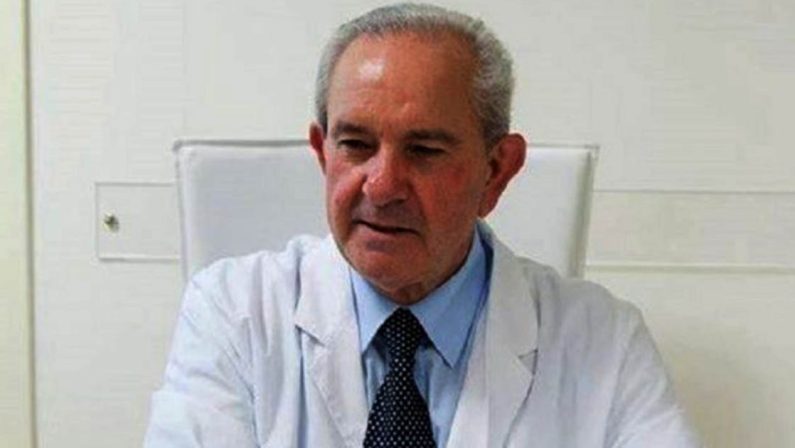 Cure "alternative", arrestato per omicidio colposo medico no vax a Catanzaro