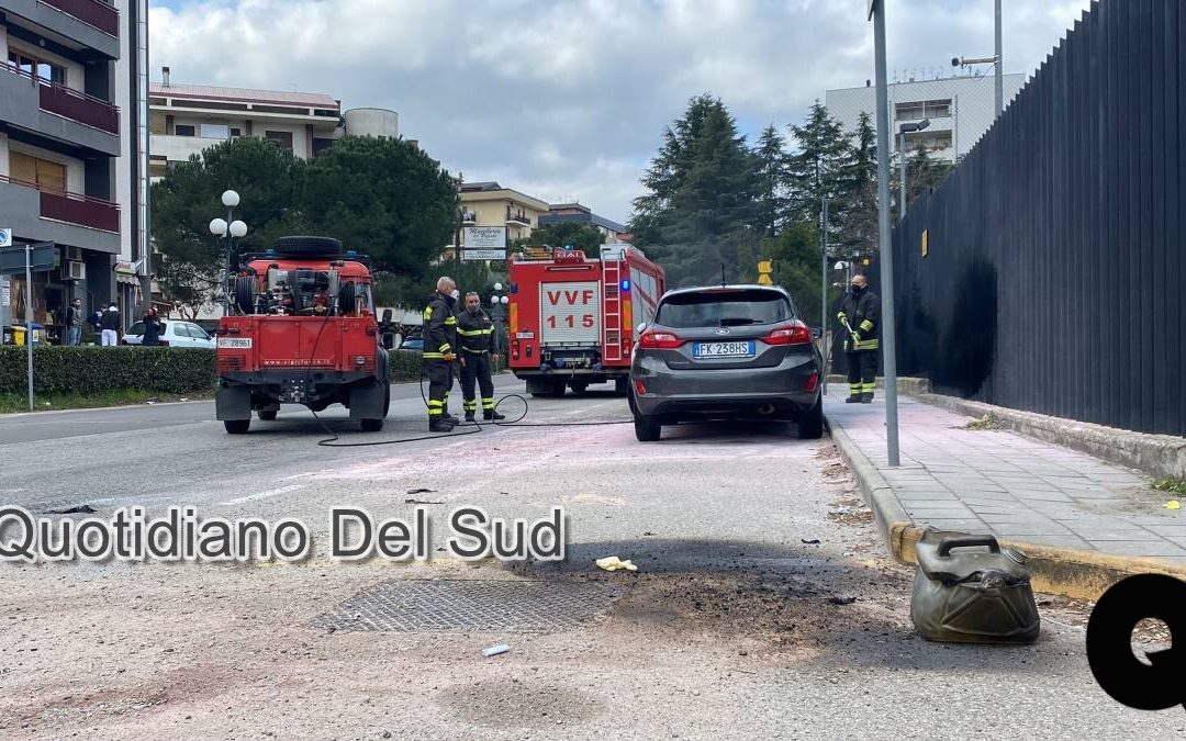 Il luogo dove il 33enne si è dato fuoco ieri mattina a Rende
