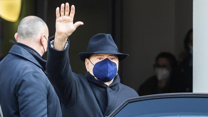 Silvio Berlusconi dimesso dall’ospedale San Raffaele di Milano