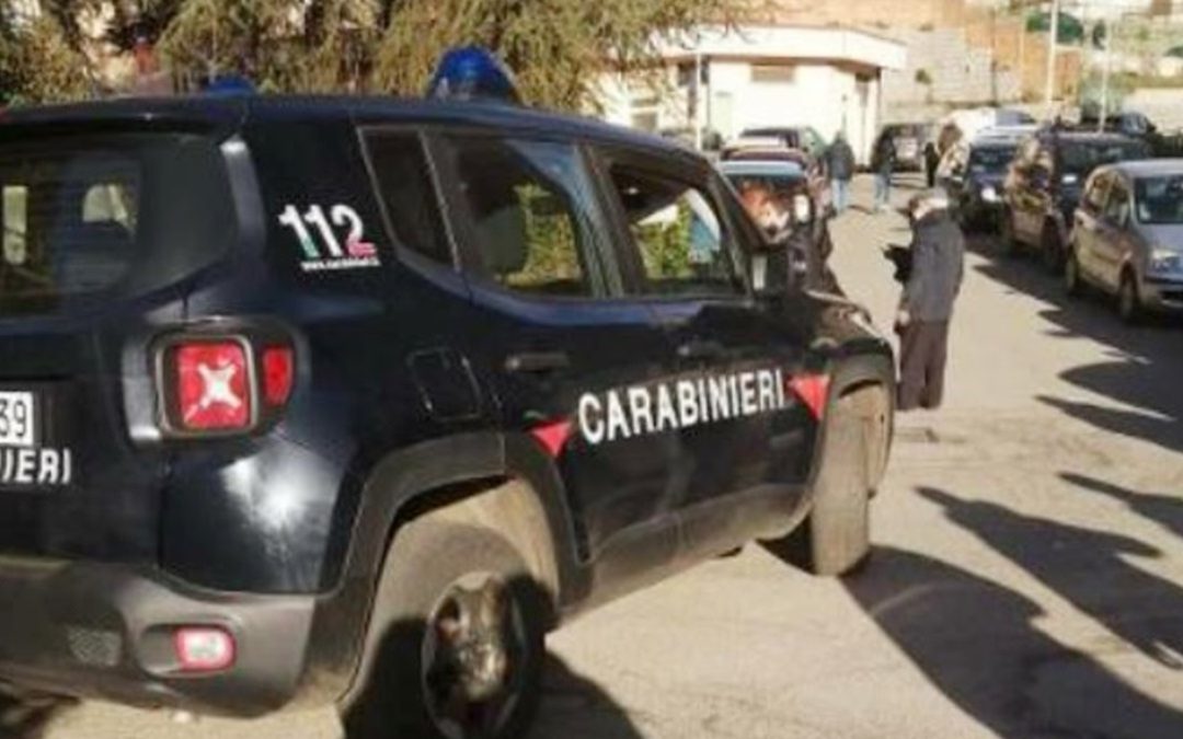 L'intervento dei carabinieri al centro vaccinale