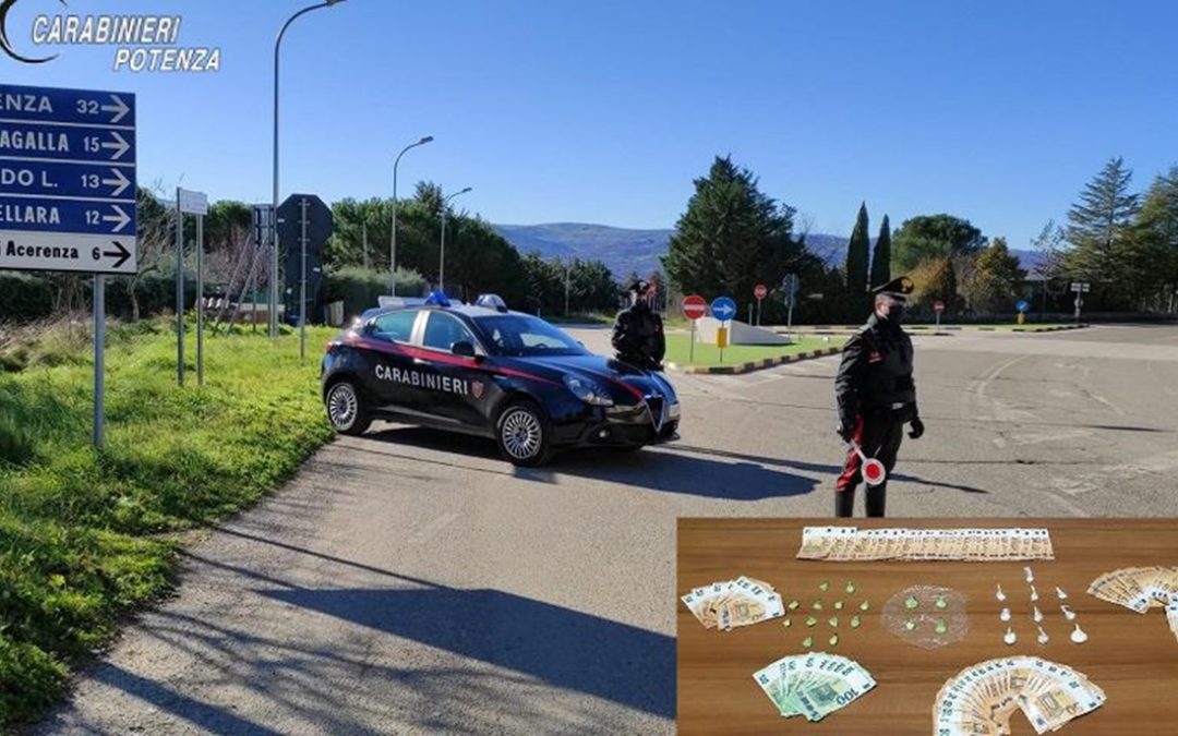 Acerenza, tre fratelli beccati in auto con 25 dosi di cocaina