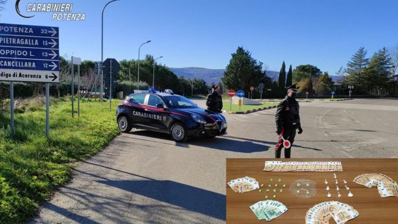 Acerenza, tre fratelli beccati in auto con 25 dosi di cocaina