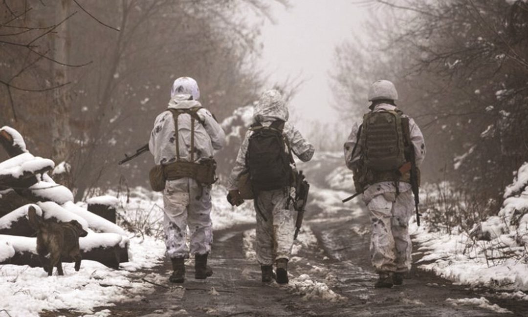 Soldati al confine tra Russia e Ucraina