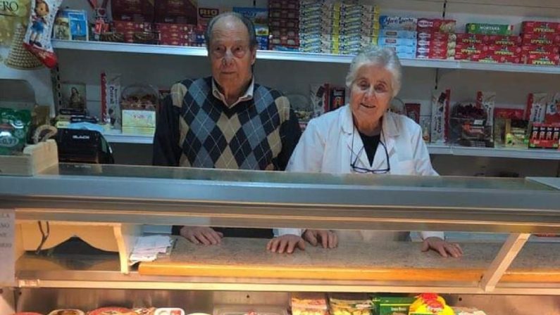 Chiude dopo 65 anni il negozio di alimentari di "Zu Franchinu" a Pedace