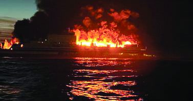 Traghetto in fiamme fra la Grecia e Brindisi, si cercano i dispersi