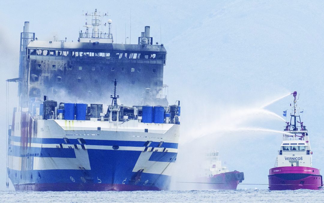 Brindisi: fiamme spente sul traghetto, si cercano i dispersi