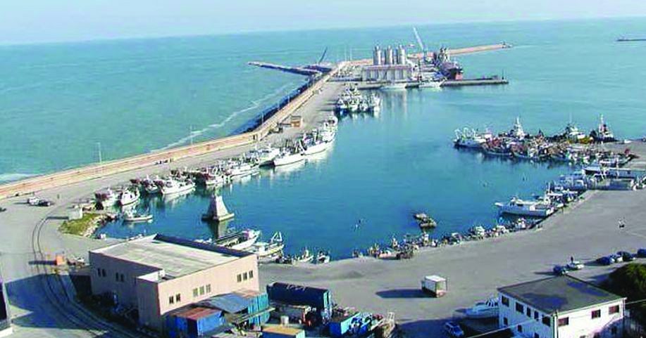 Una veduta del porto commerciale di Molfetta