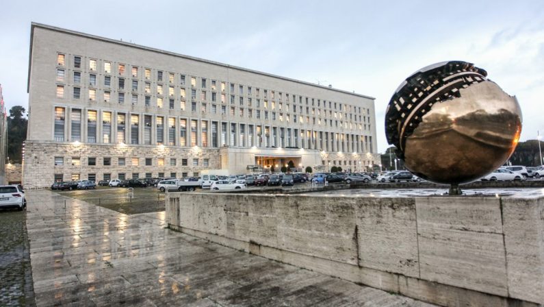 Ucraina, la Farnesina invita gli italiani a lasciare il Paese