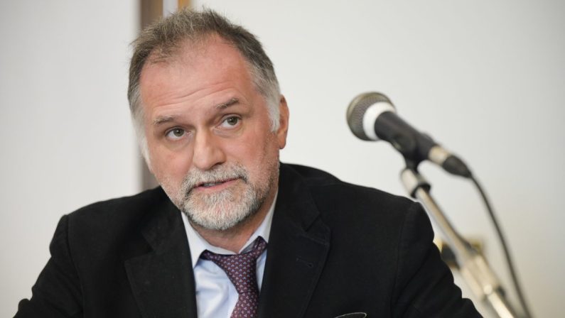 Covid, Garavaglia “Riaprire tutto ad aprile come la Francia”