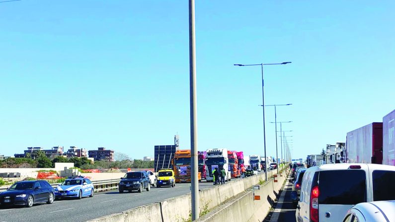 Autotrasportatori, protesta interrotta ma non terminata