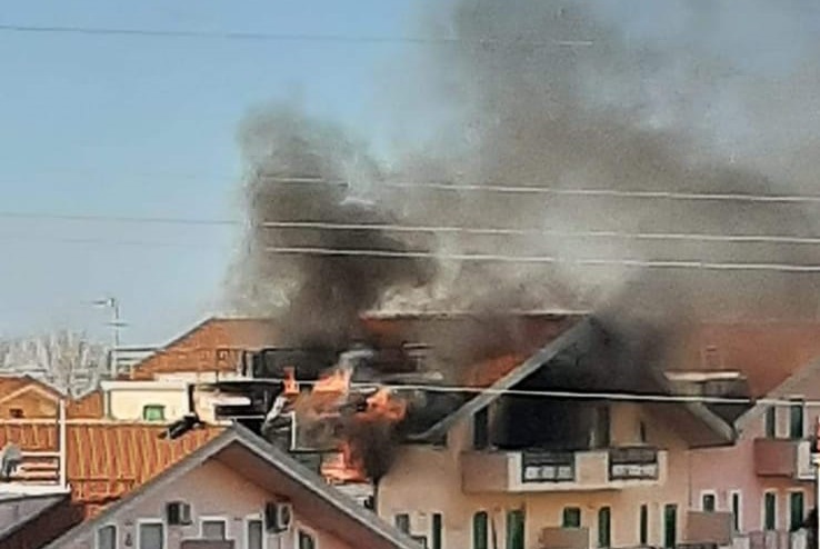 L'incendio nello stabile di Amantea