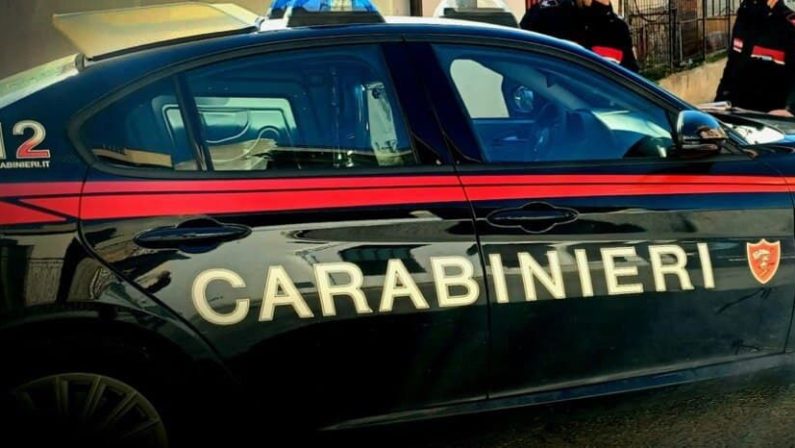 Bari, spaccio davanti a una scuola. Tre arresti