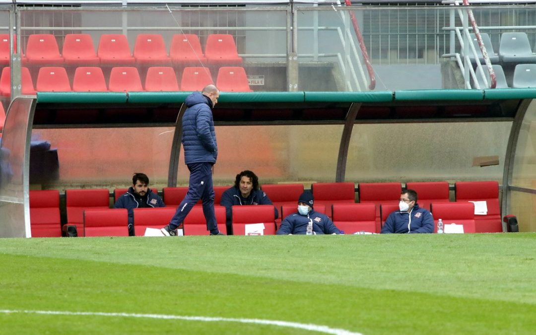 Serie B: panchine bollenti per le calabresi. Tutte e tre al terzo cambio di allenatore