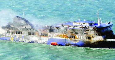 Traghetto diretto a Brindisi, la fuga dalle cabine per non morire tra le fiamme 