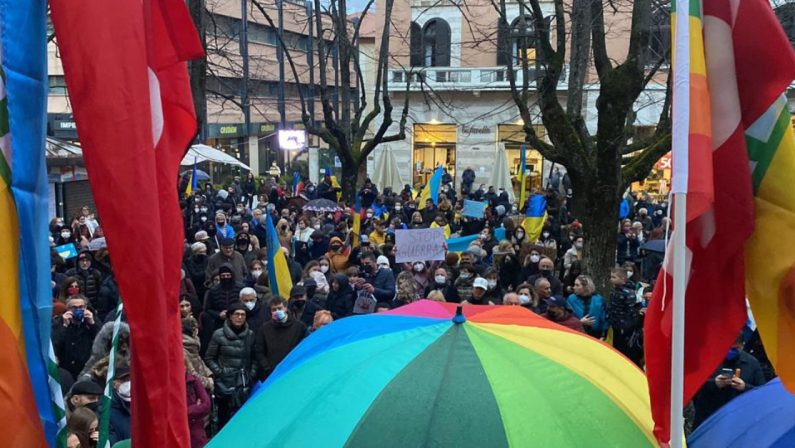 Cosenza, manifestazione pro Ucraina con la comunità residente in città