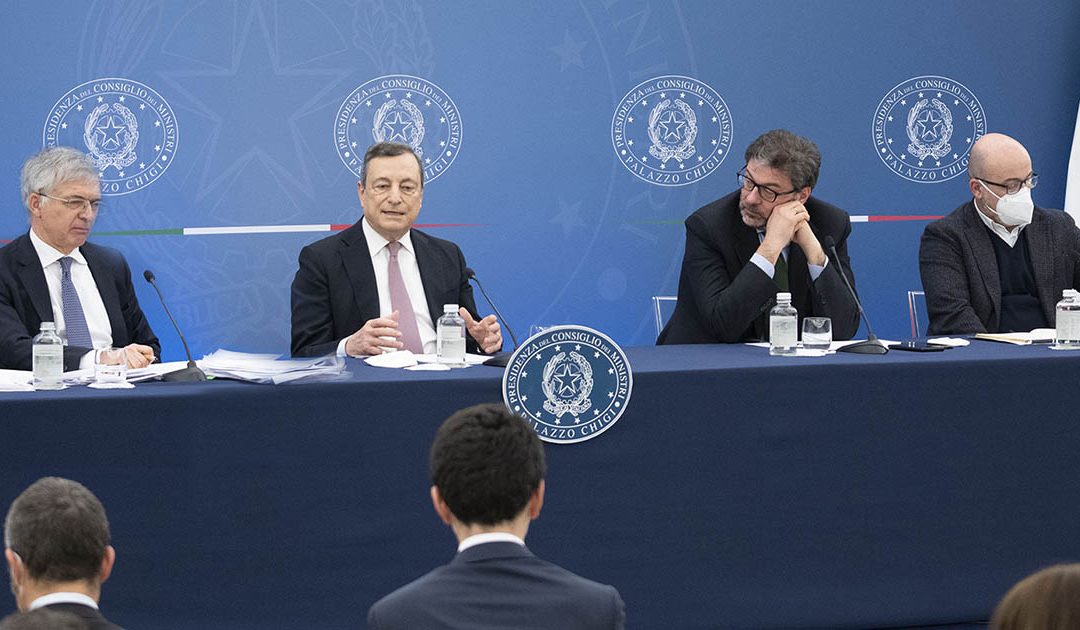 La conferenza stamoa del governo Draghi sul caro Bollette